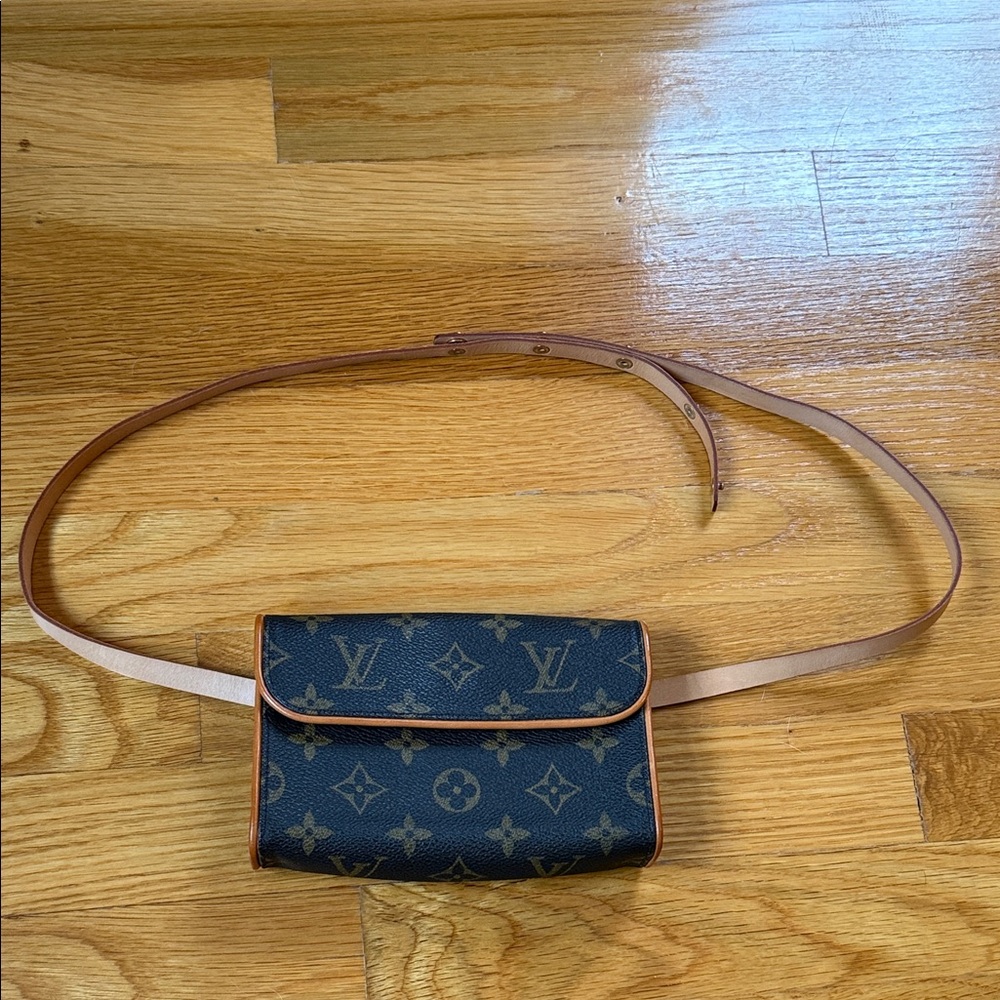 EUC Louis Vuitton monogram pochette florentine